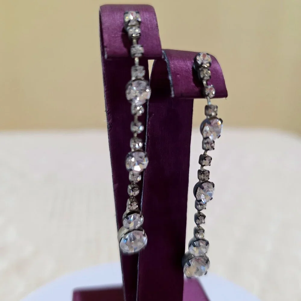 Vintage Prong-Set Round White Rhinestones Elegant Dangle Pierced Earrings